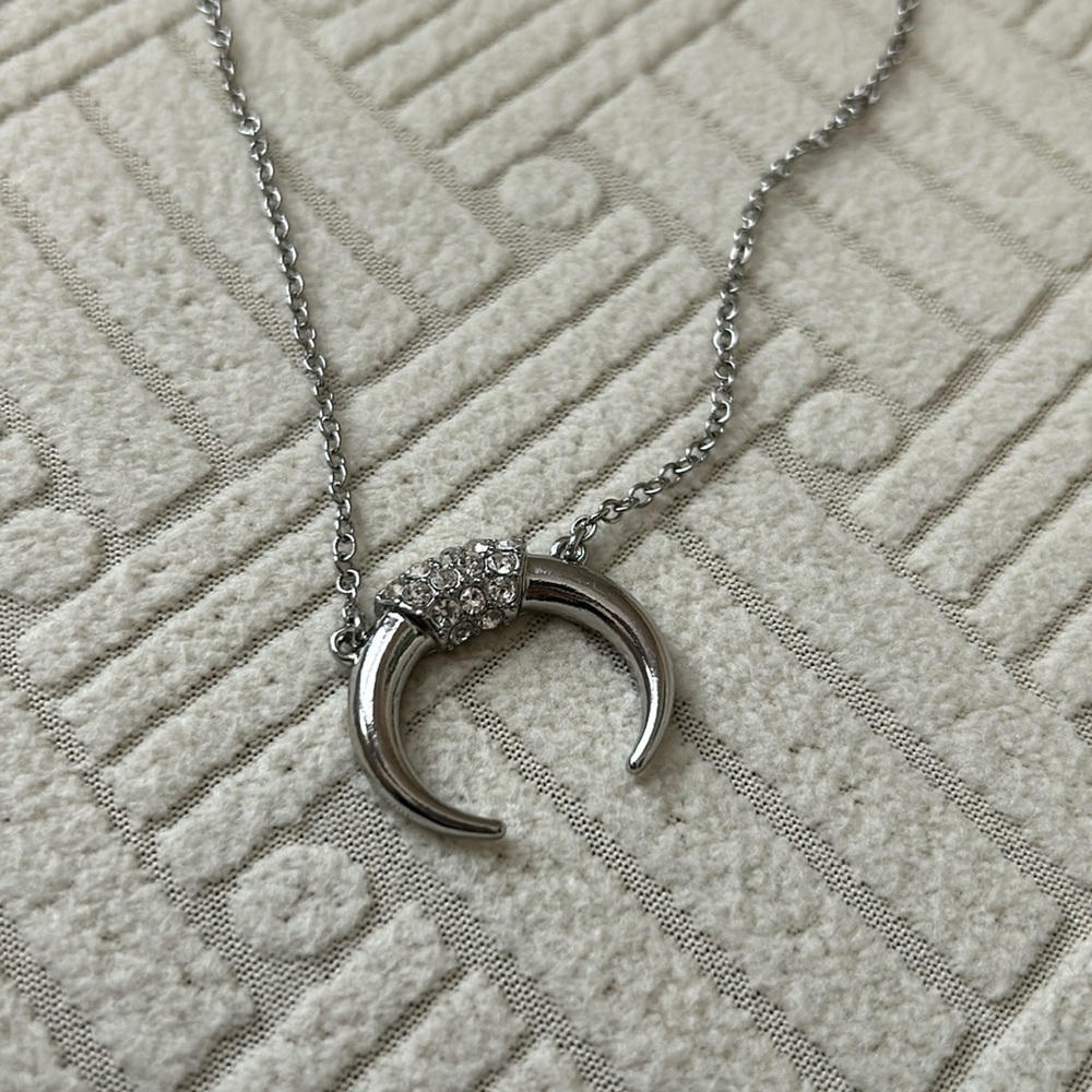BANANA REPUBLIC necklace NWT